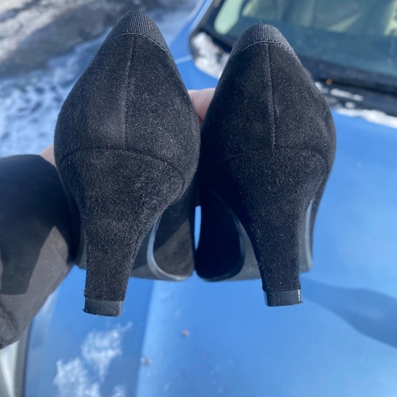 Stuart Weitzman Black Suede Kitten Heel Pumps 6.5 - Picture 9 of 9